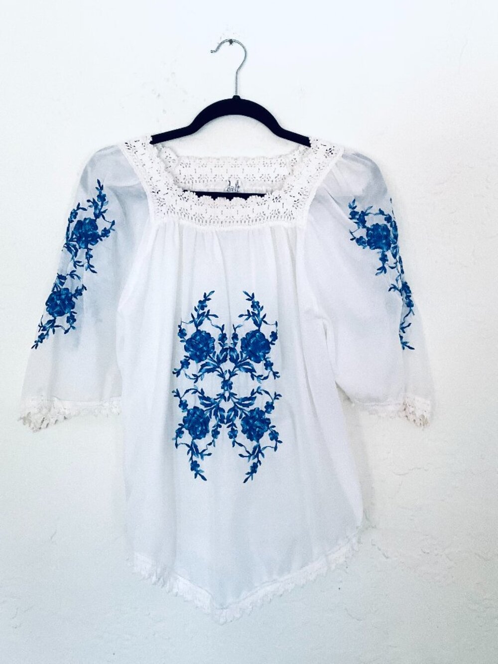 VINTAGE Lightweight Blue Floral Crotchet Boho Peasant Top Sz M-L
